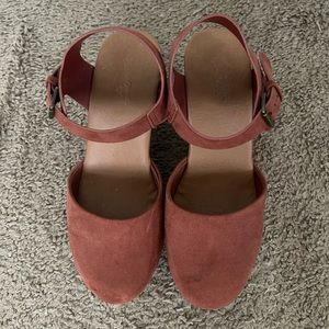 Universal Thread Clogs